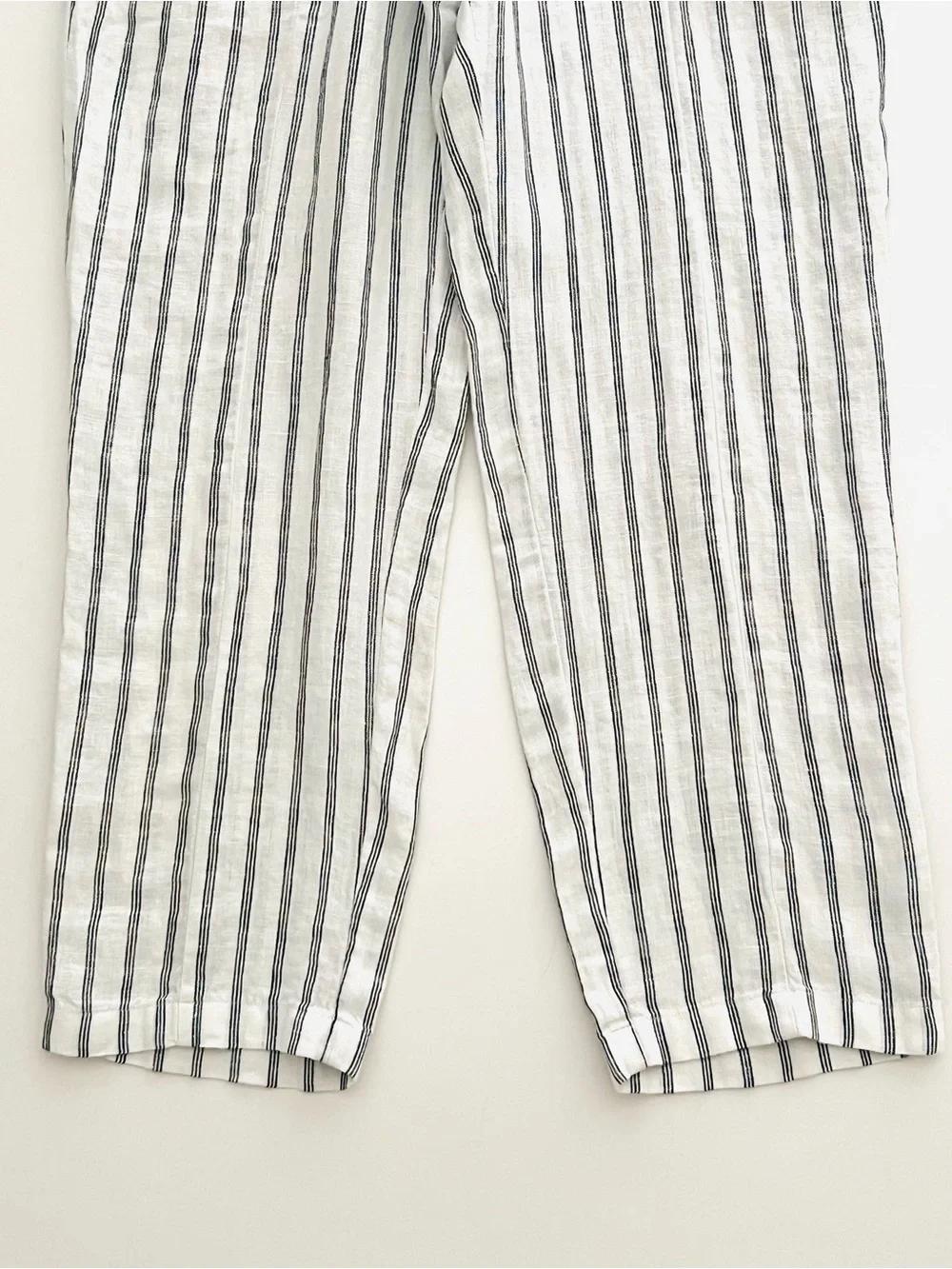 NWT Quince European Linen Tapered Ankle Pants in Oatmeal/Black Pinstripe Size: S
